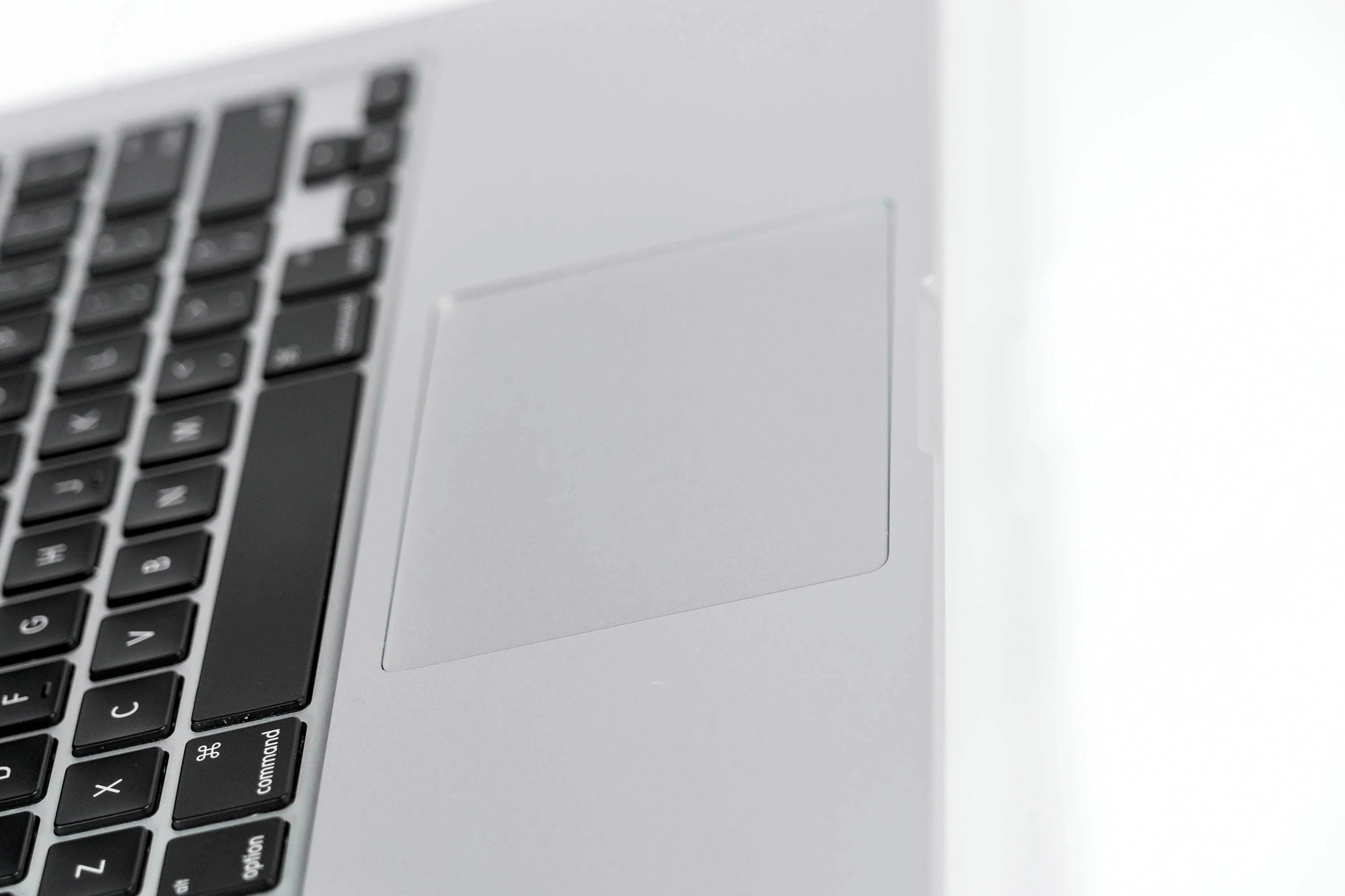 2015 Apple MacBook Pro 13-inch i5 2.7GHz – 8GB RAM 256GB SSD Silver - Image 8