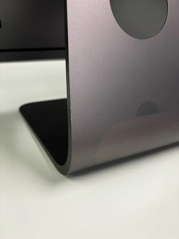 2017 Apple iMac Pro 27-inch 3.0GHz 10-Core Intel Xeon W - 128GB RAM - 2TB SSD - Radeon Pro Vega 56 - Image 11