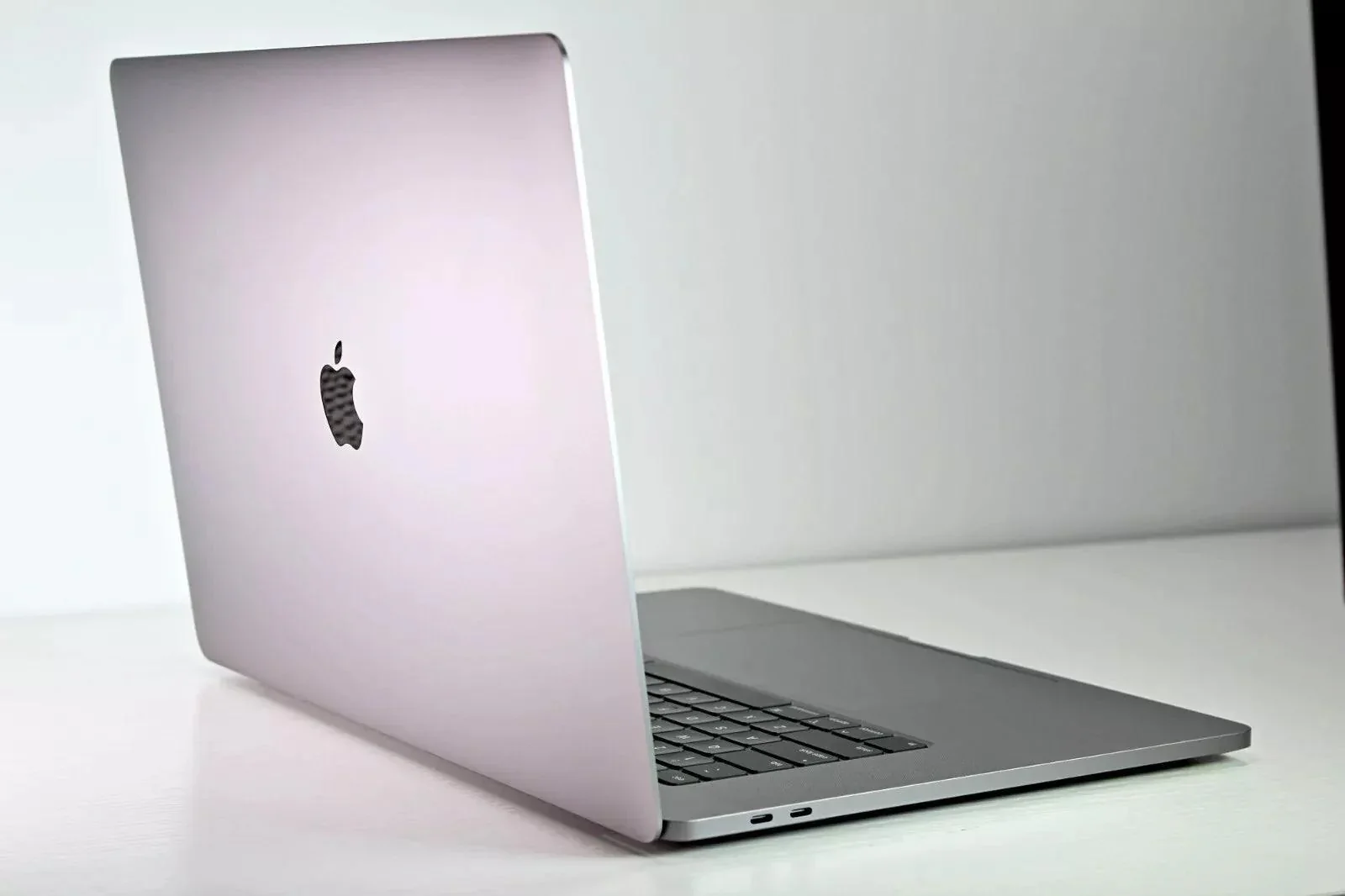 2019 Apple MacBook Pro 16-inch i7 2.6GHz – 16GB RAM 512GB SSD AMD 5300M Japanese Keyboard - Image 7