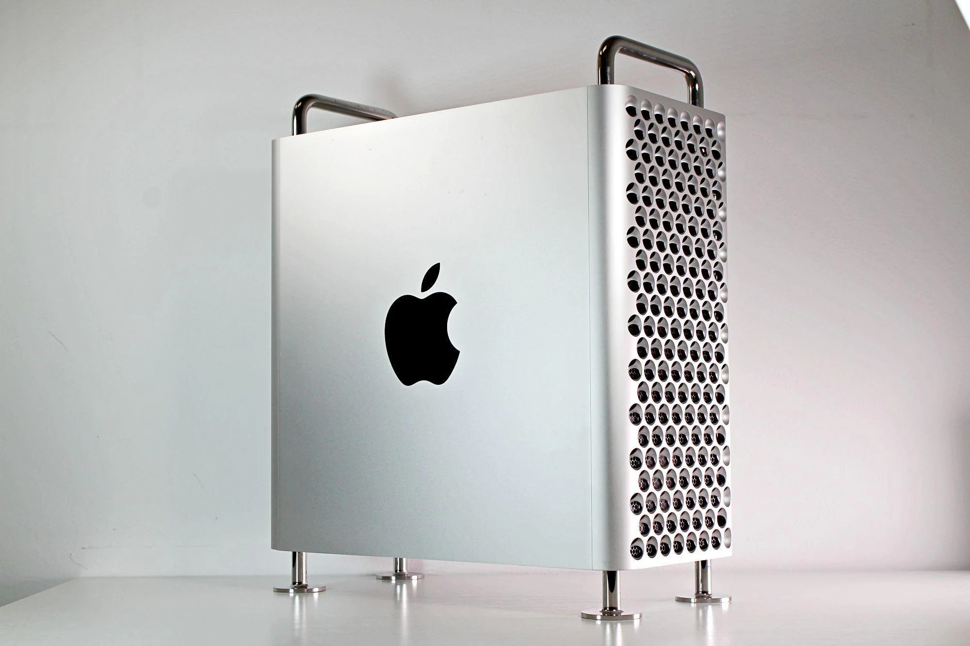 2019 Mac Pro 2.7GHz 24-Core Intel Xeon W | 768GB RAM | 8TB SSD | Up to AMD Radeon Pro Vega ll Duo x2 - Image 2