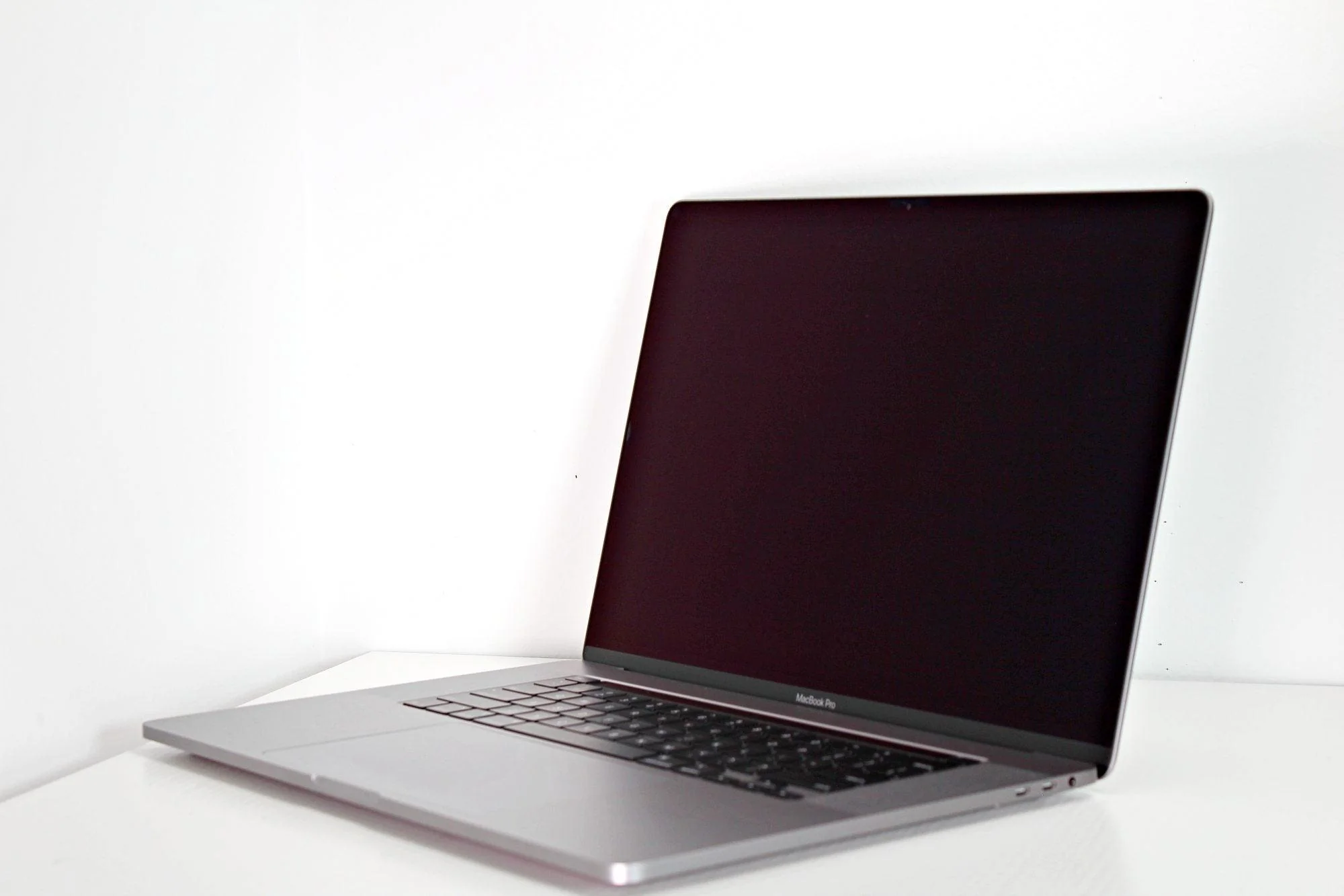 2019 MacBook Pro 16-inch 2.4GHz i9 – 16GB RAM 512GB SSD | Radeon Pro 5300M 4GB - Image 5