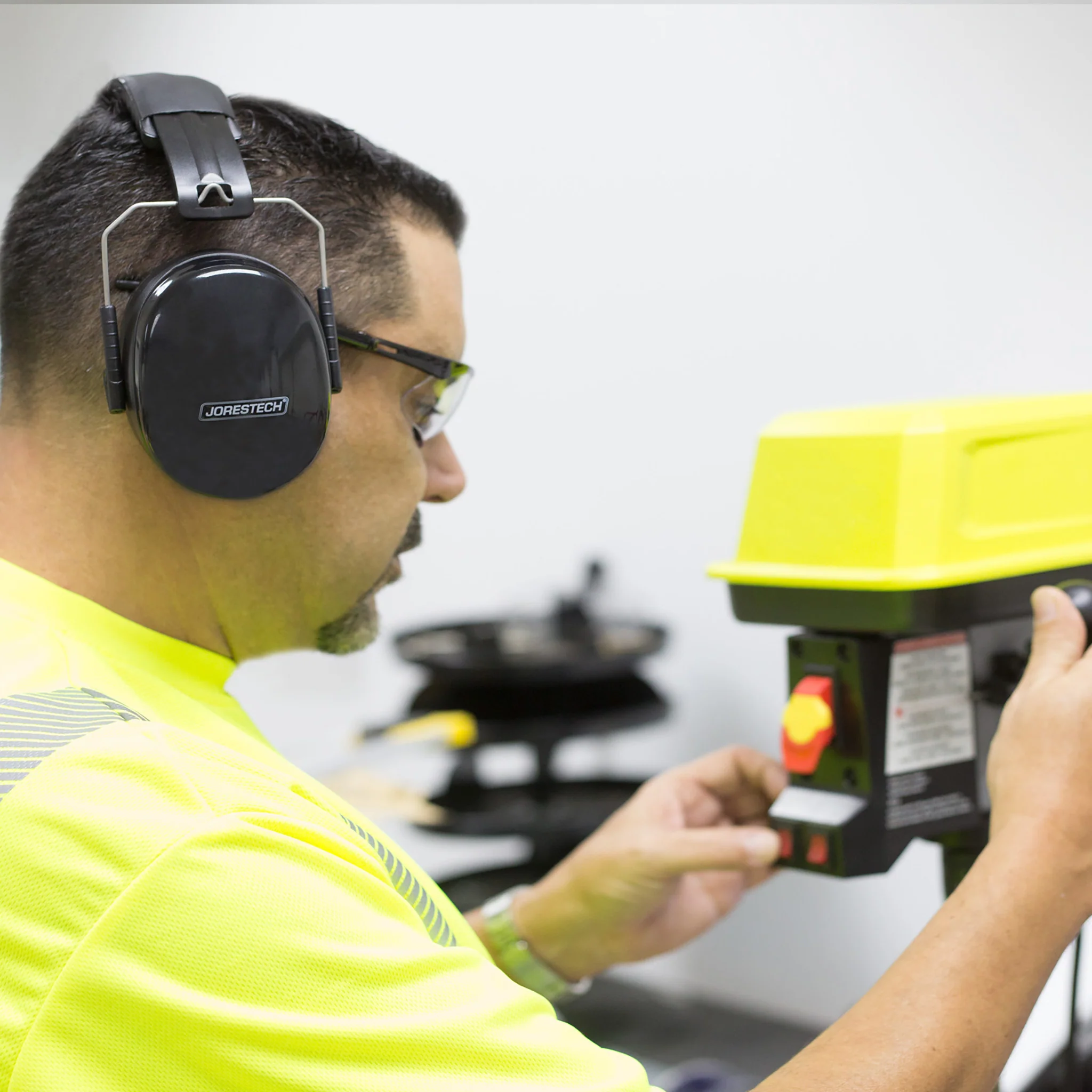 27dB NRR Noise Cancelling Hearing Protection Earmuffs - Image 17