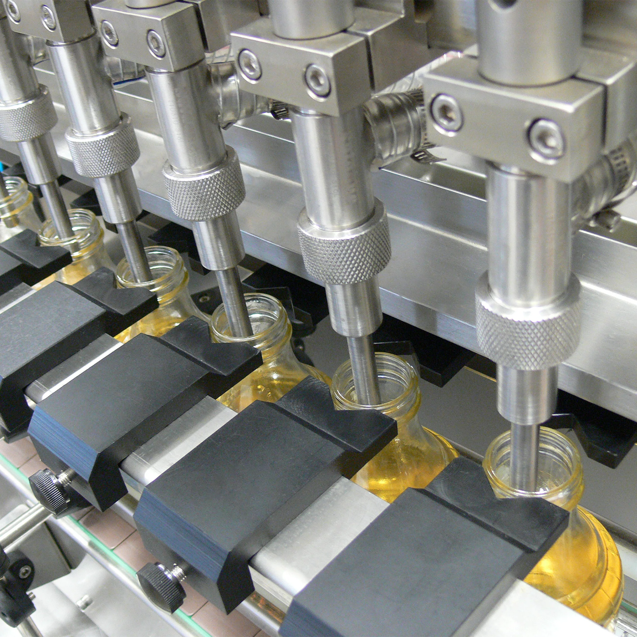 6 Head Inline Gravity Filling System with Conveyor - 1000 ml - Image 2