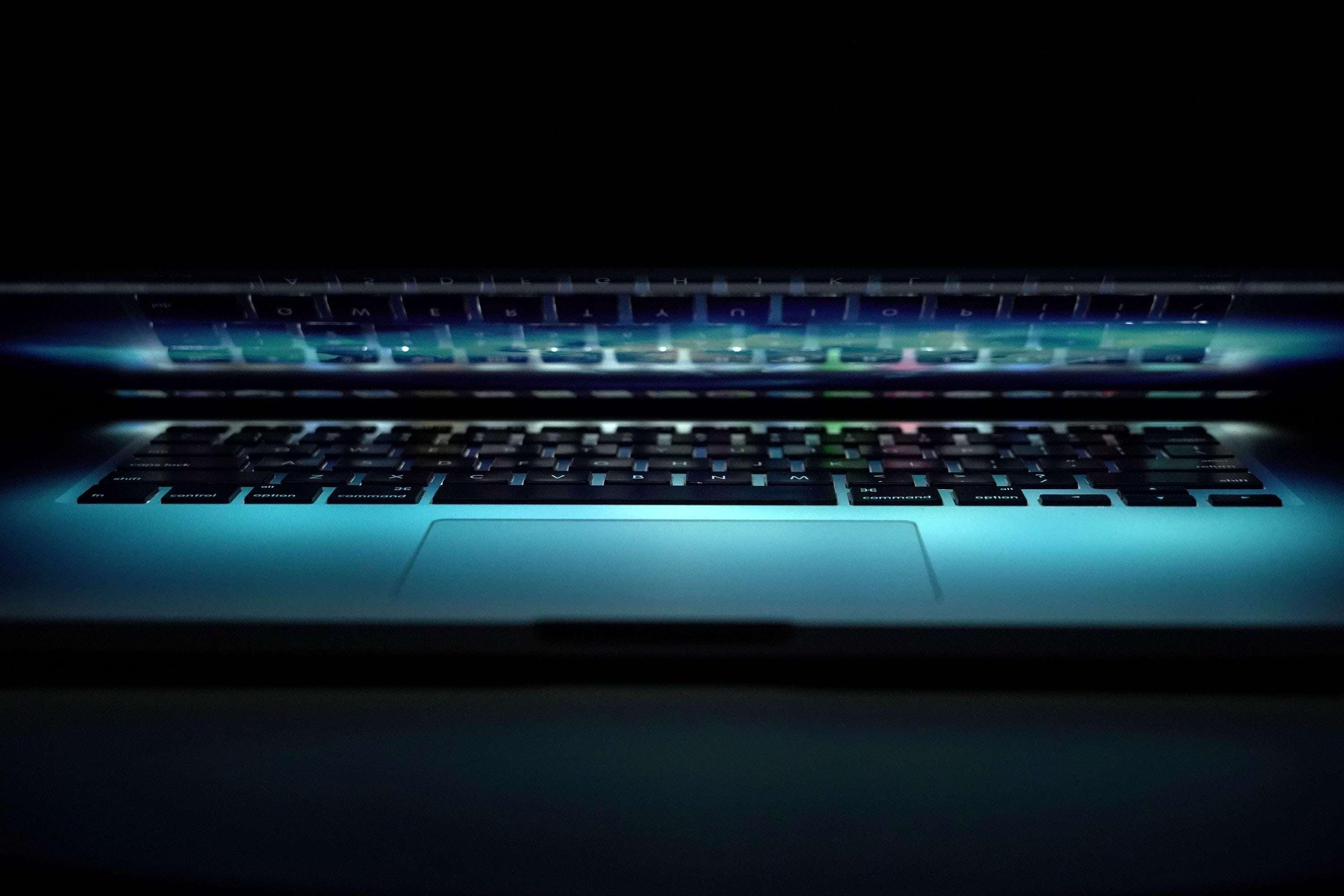Apple MacBook Pro 15-inch 2013 2.0GHz Core i5 16GB RAM Dual GPU (Wear & Tear Special) - Image 4