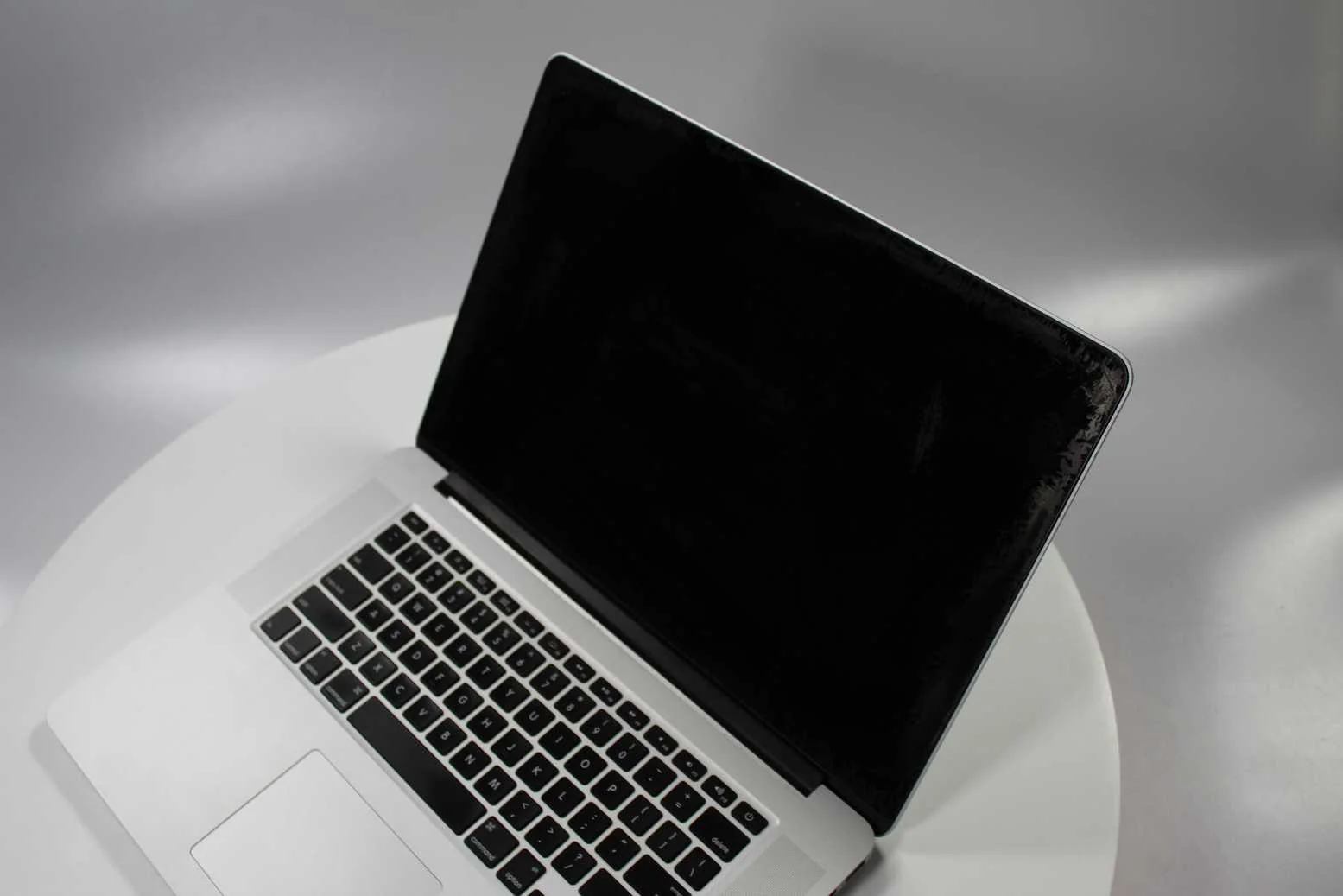 Apple MacBook Pro 15-inch 2014 2.2GHz Core i7 15" 16GB RAM Integrated Graphics (Wear & Tear Special) - Image 4