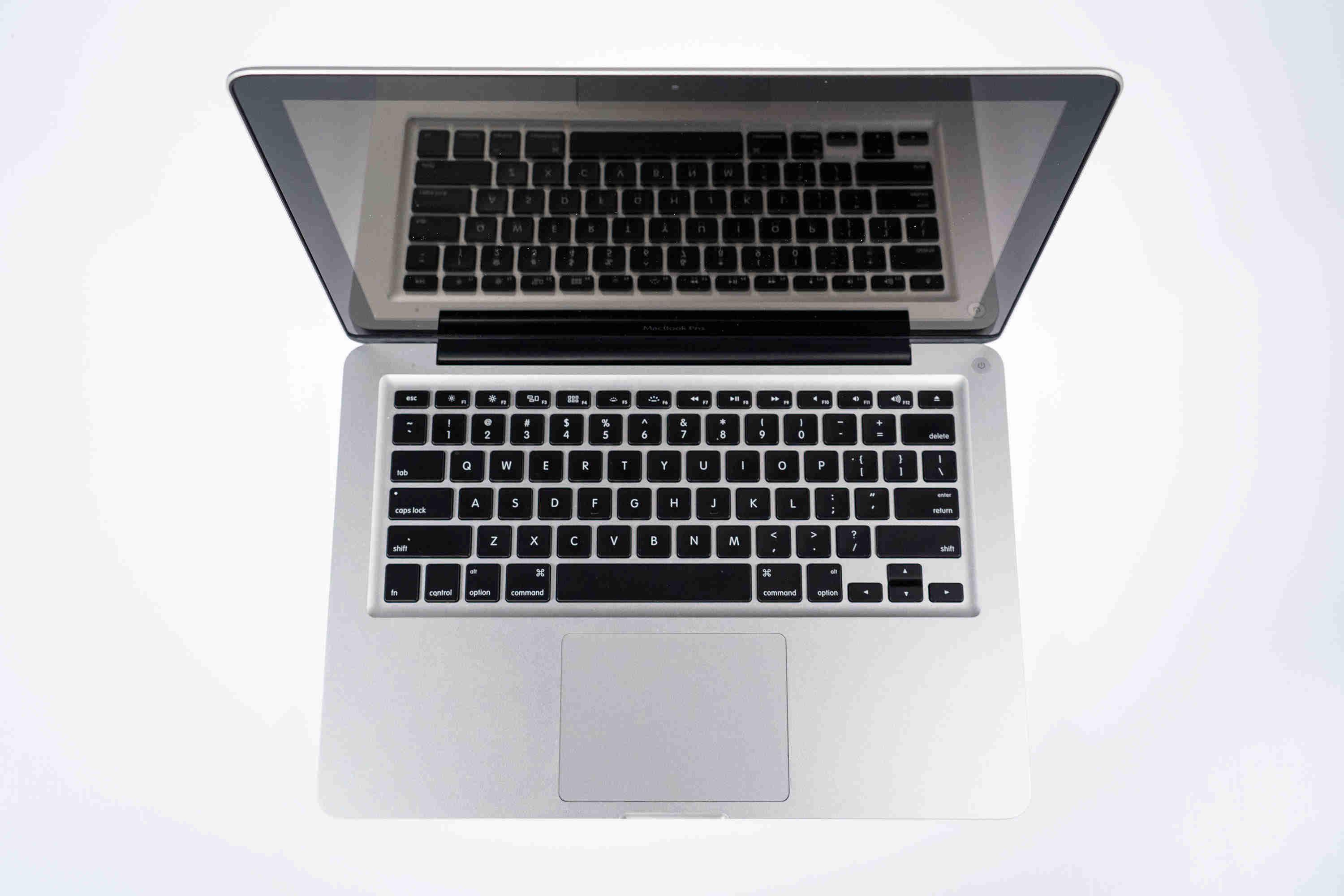 Apple MacBook Pro (15-inch Mid 2014) 2.2 GHz I7-4770HQ 16GB 256GB SSD (Silver) - Image 3