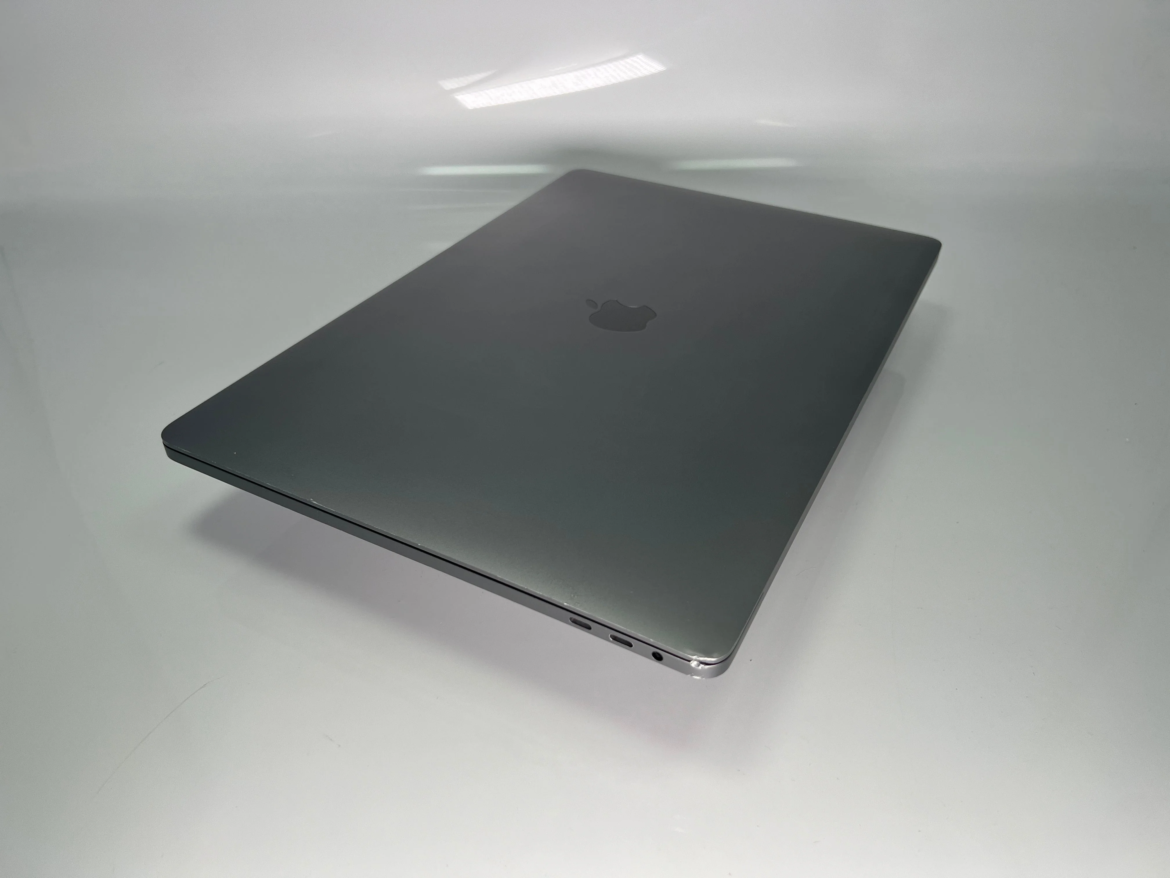 Apple MacBook Pro 2019 16-Inch 2.4GHz i9 64GB RAM 4TB SSD 5500M 4GB - Image 5