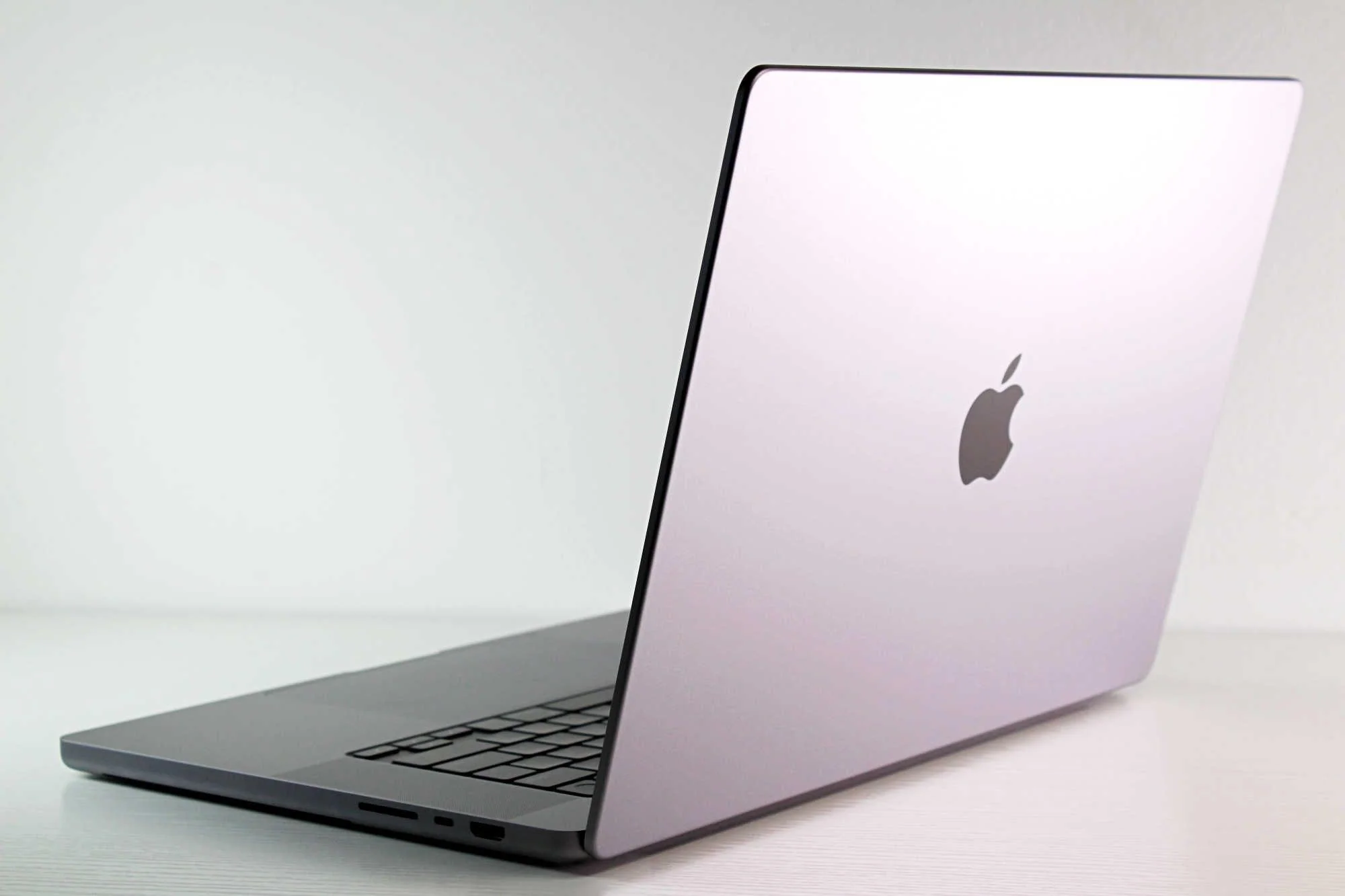 Apple MacBook Pro (2023) 16-inch M2 Max 12-Core CPU 38-Core 96GB RAM 2TB SSD Space Grey - Image 3