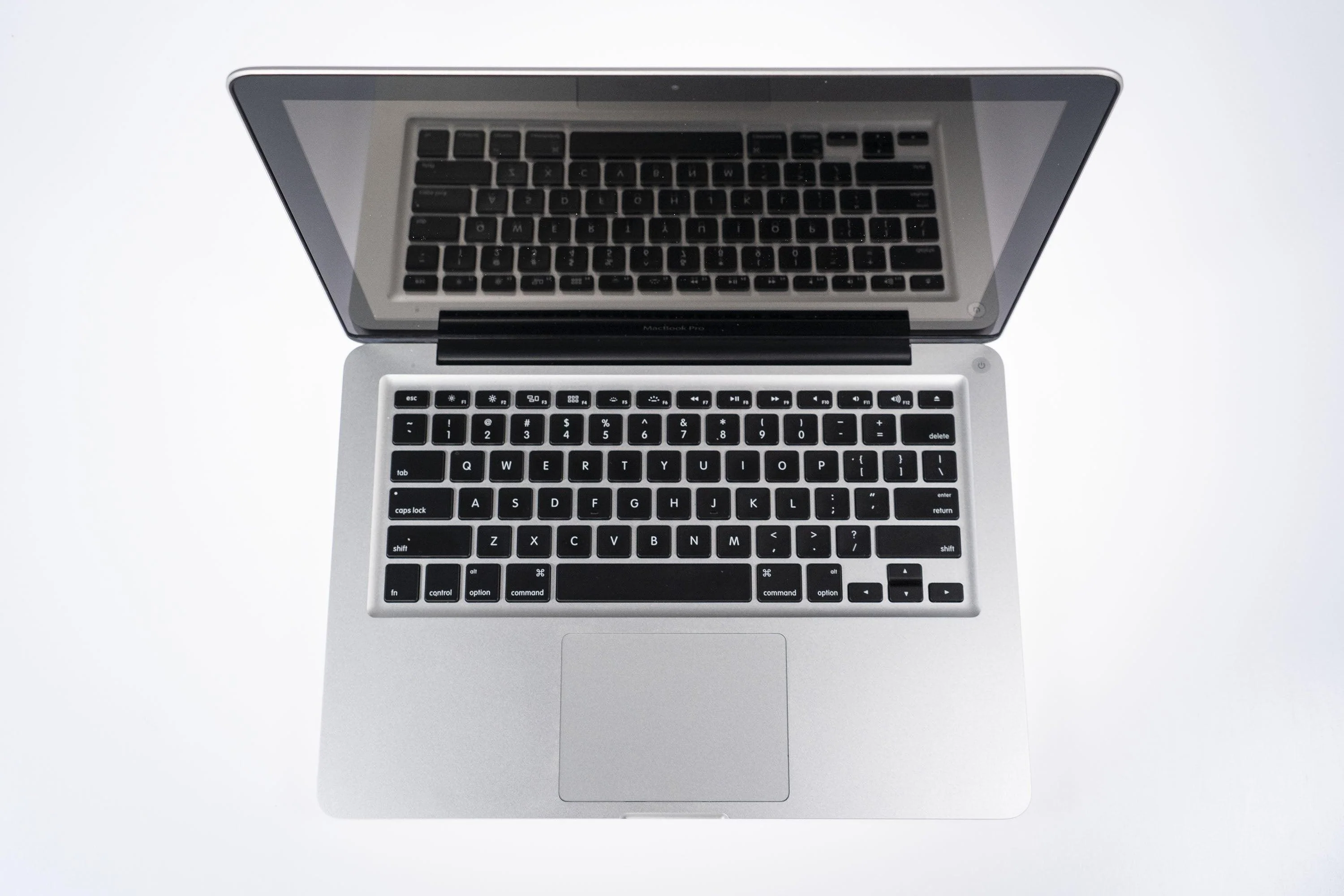 Apple MacBook Pro (Mid 2010) 13-inch 2.66 GHz Core 2 Duo 8GB RAM 512GB Storage - Silver - Image 3