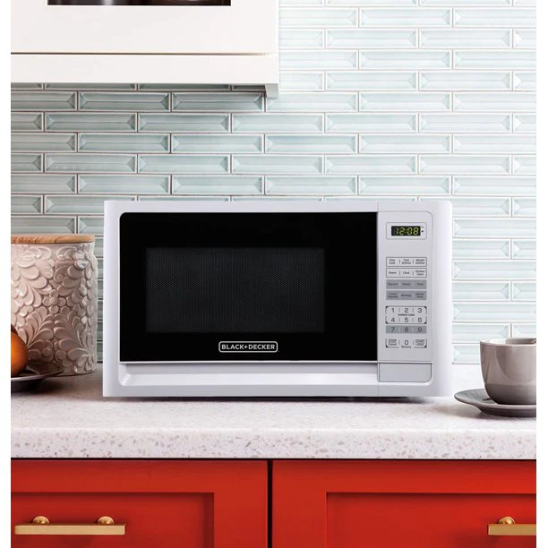 Black+Decker EM031MFOP1 1.1-Cu. Ft. Microwave - Image 2
