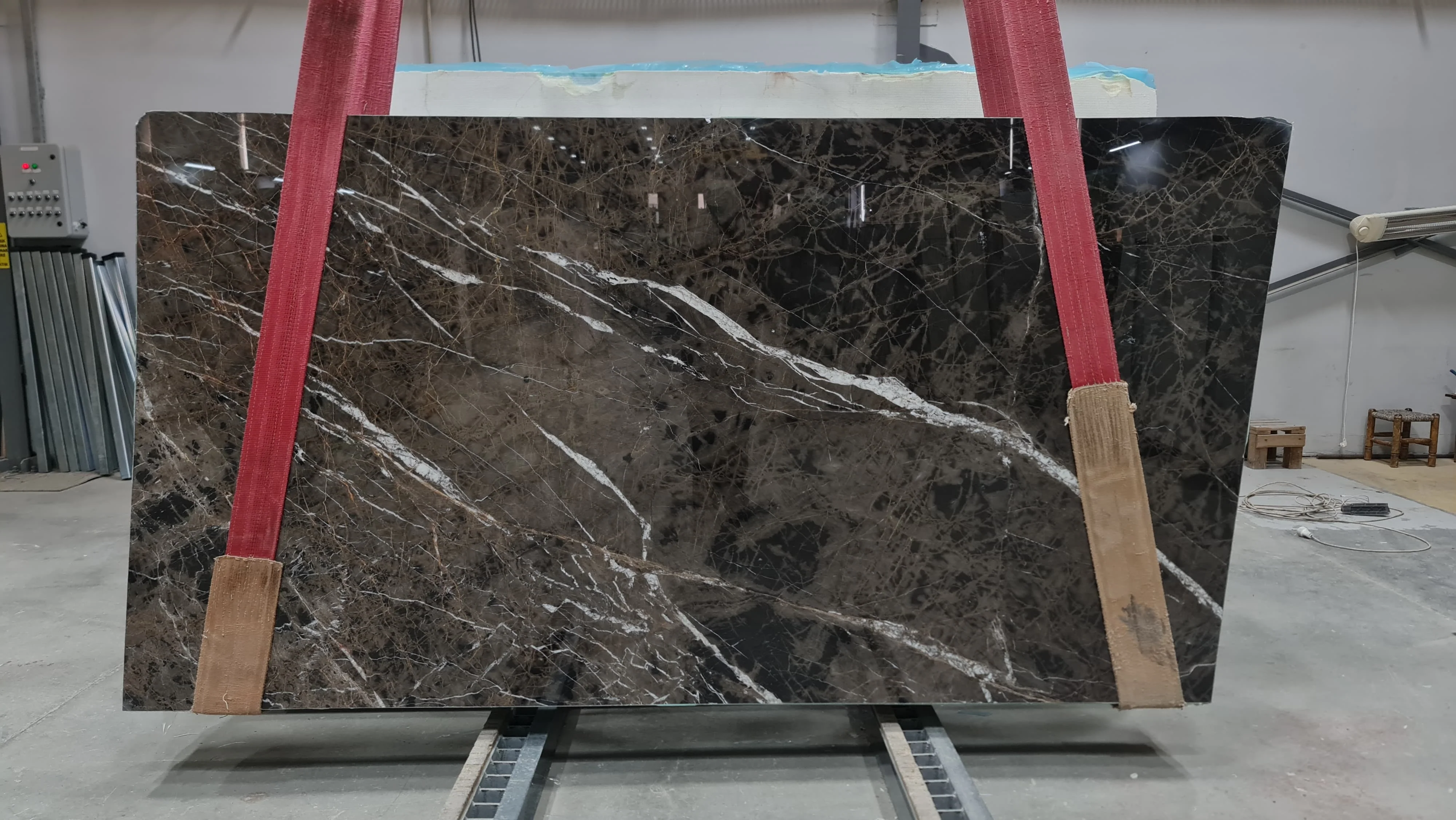 Bruno Perla Brown Bookmatching Marble Slabs Polished - Full Truckload - Image 3