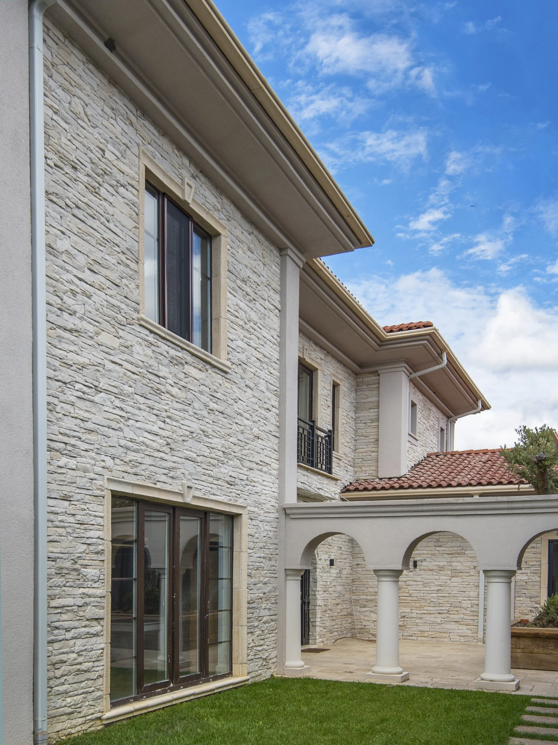 Inka Pearl White Slate Look Manufactured Stone Handmade Veneer - Livfloors Collection - Image 7