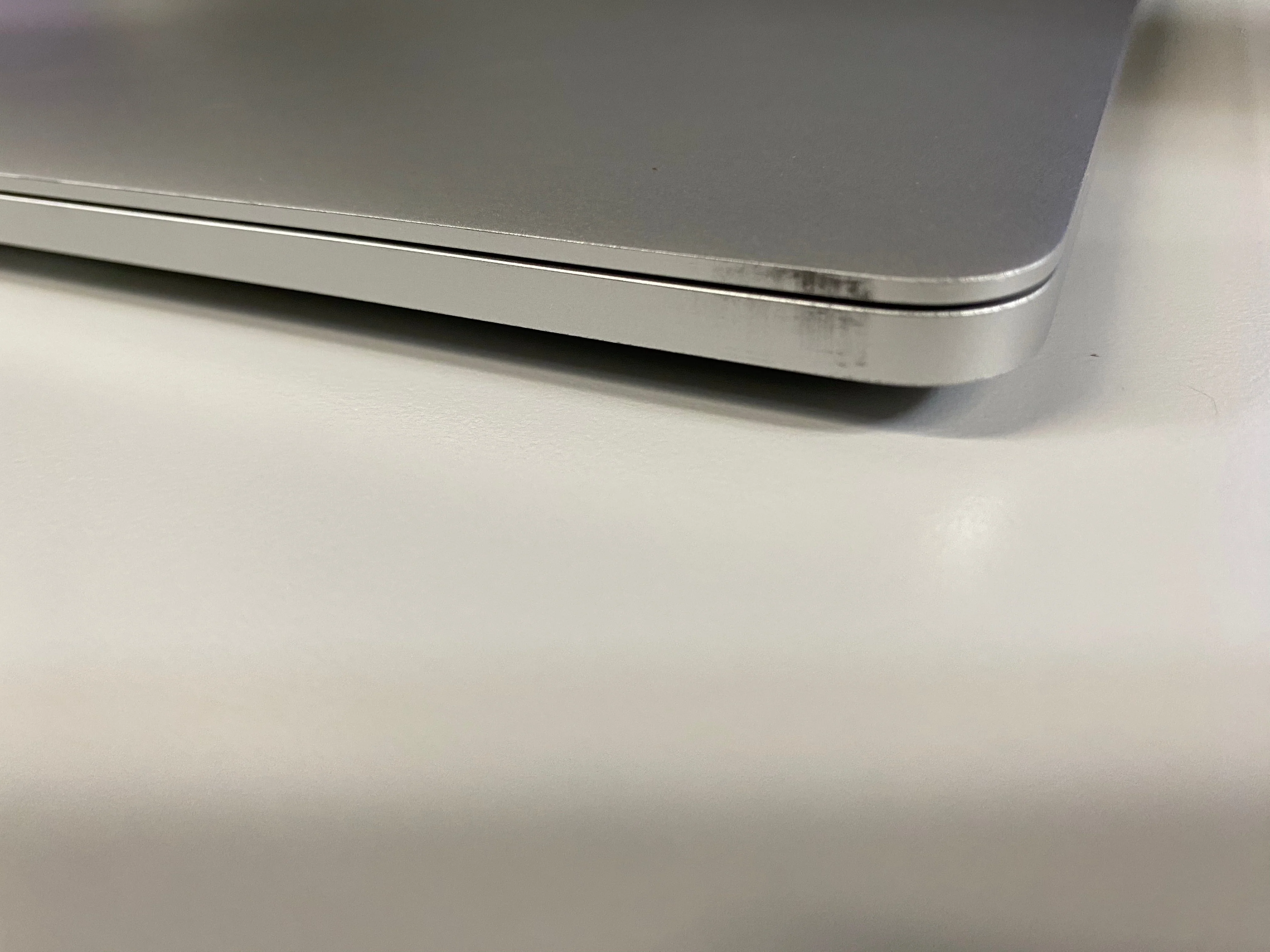 MacBook Pro (2019) 15-Inch - 2.3GHz Core i9 - 5500M - 32GB RAM 1TB SSD - Silver - Image 5