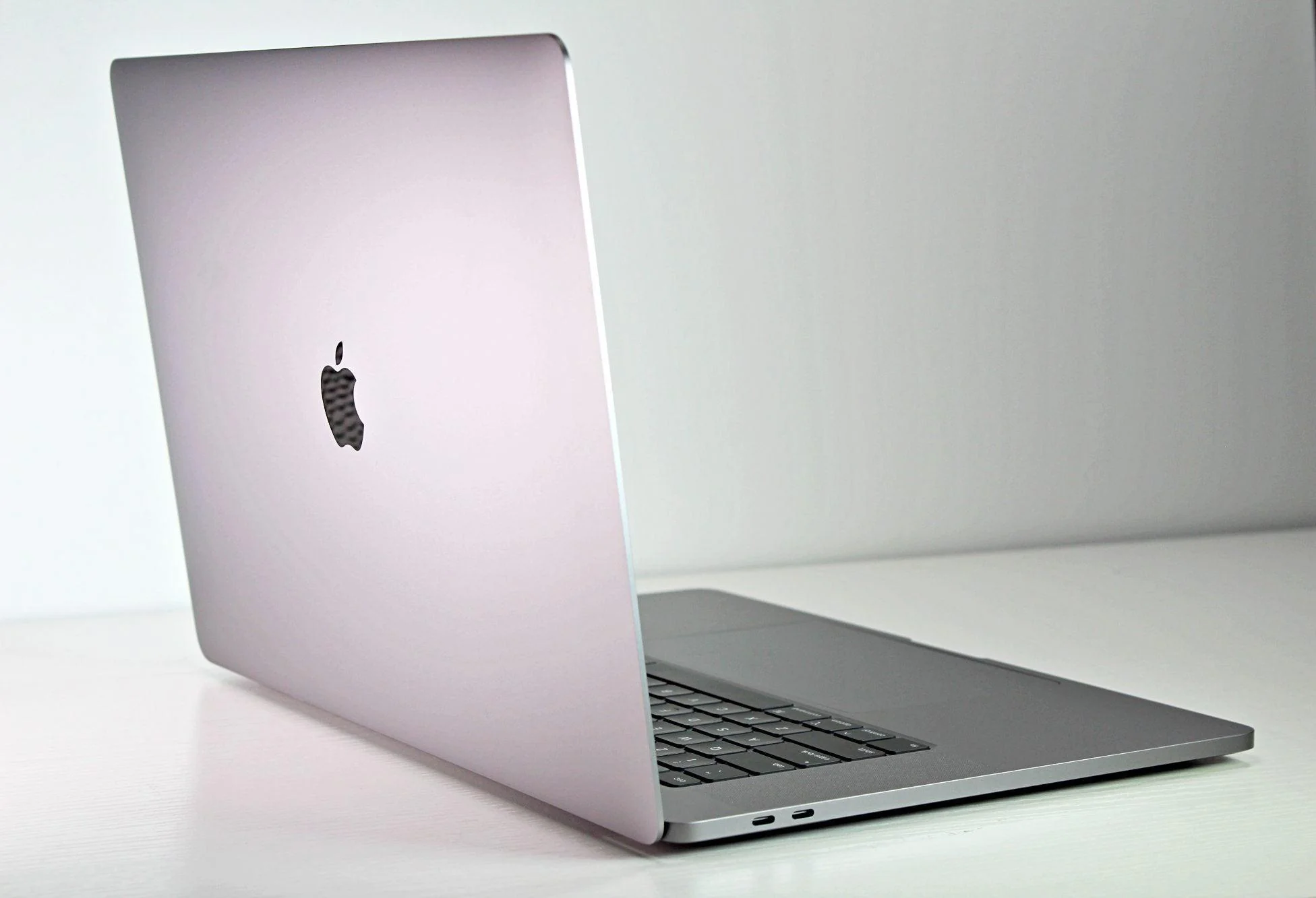 MacBook Pro (2019) 15-Inch - 2.3GHz Core i9 - 560X - 16GB - 512GB SSD - Space Grey - Image 12