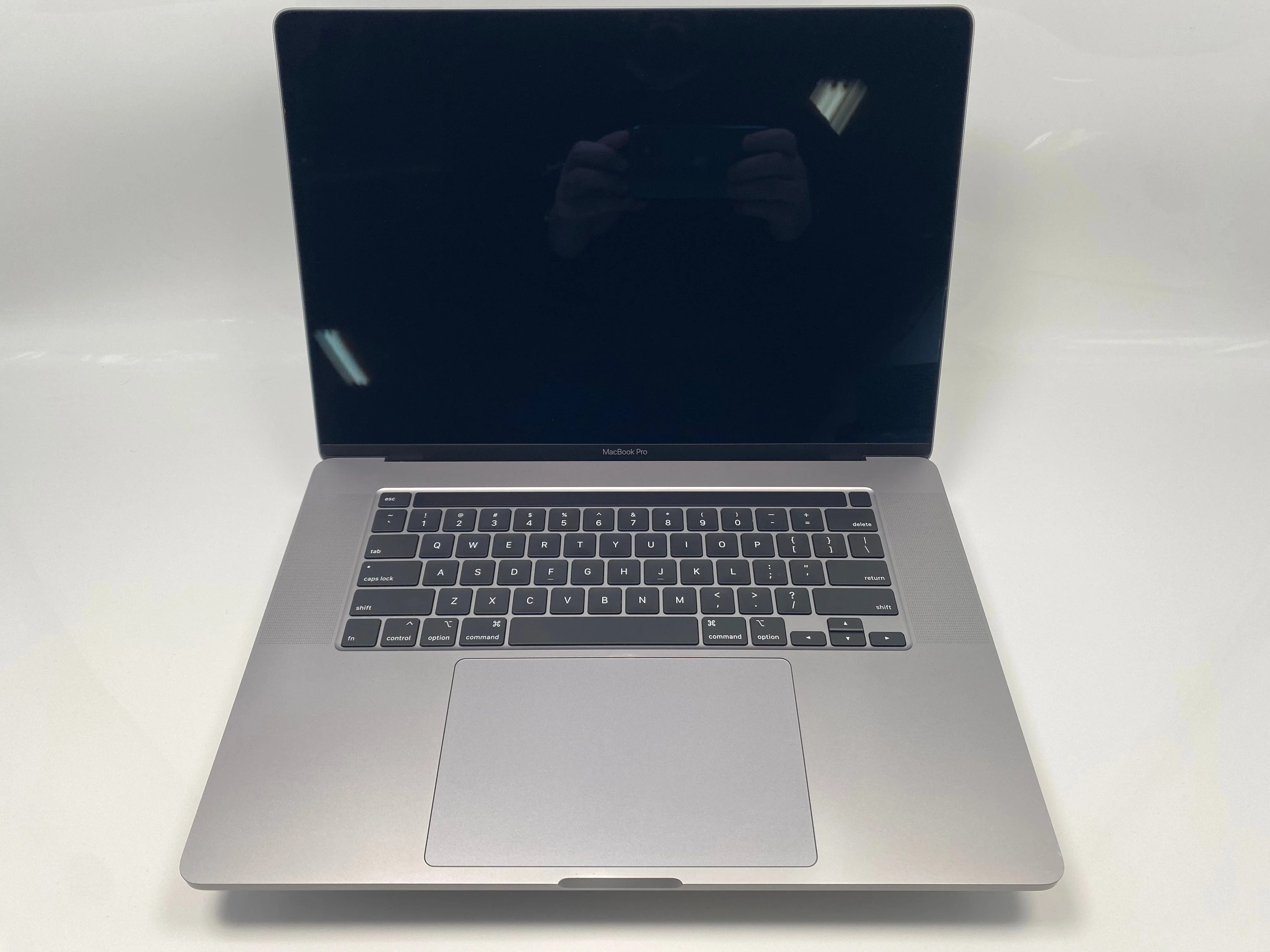 MacBook Pro (2019) 16-Inch - 2.4GHz Core i9 - 5300M - 16GB - 512GB SSD - Space Grey - Image 4