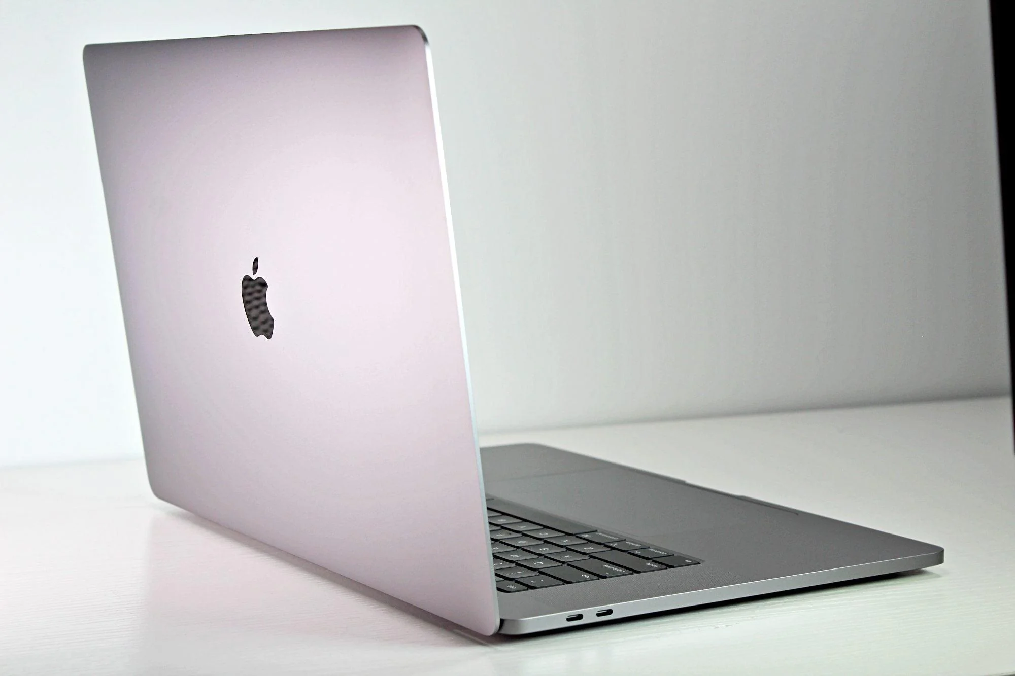 MacBook Pro (2019) 16-Inch - 2.4GHz Core i9 - 5300M - 16GB RAM - 512GB SSD - Great Condition - Image 5
