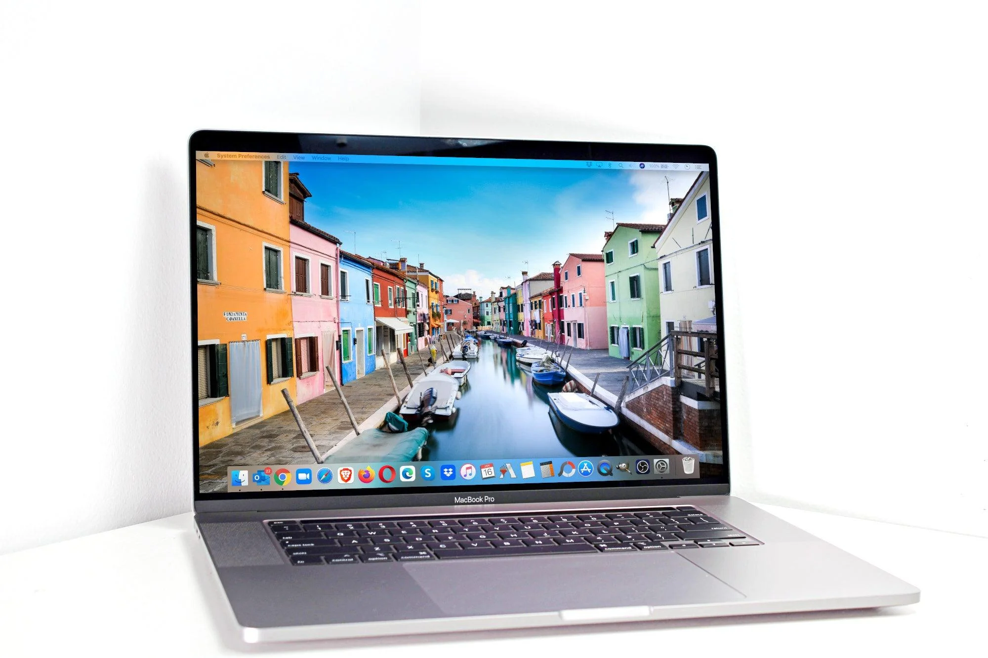 MacBook Pro (2019) 16-inch - 2.4GHz i9 - 5500M - Up to 64GB RAM 8TB SSD Space Gray (Configurable) - Image 4