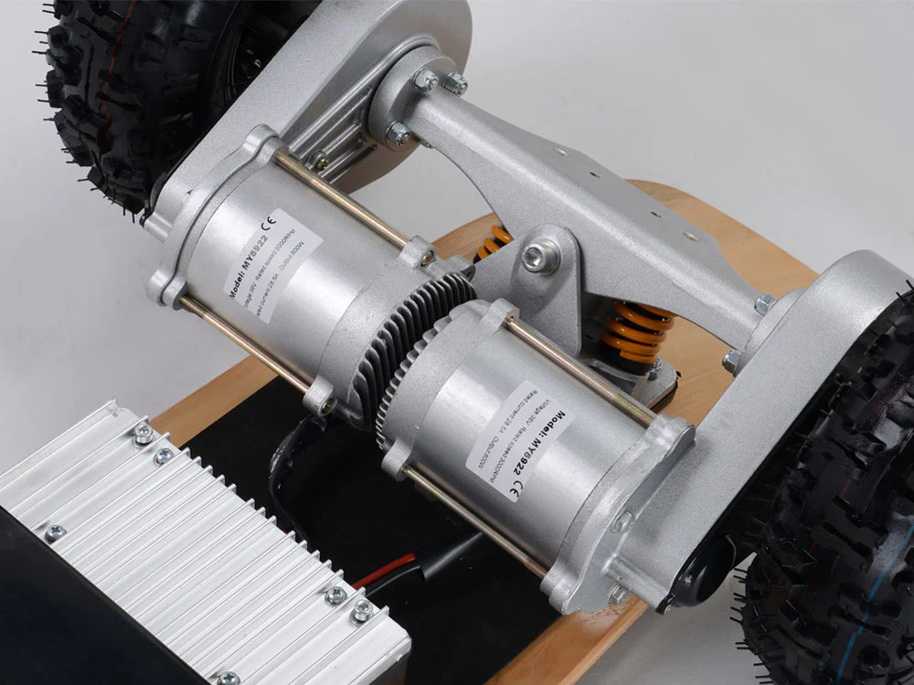 MotoTec 1600w Dirt Electric Skateboard - Image 3