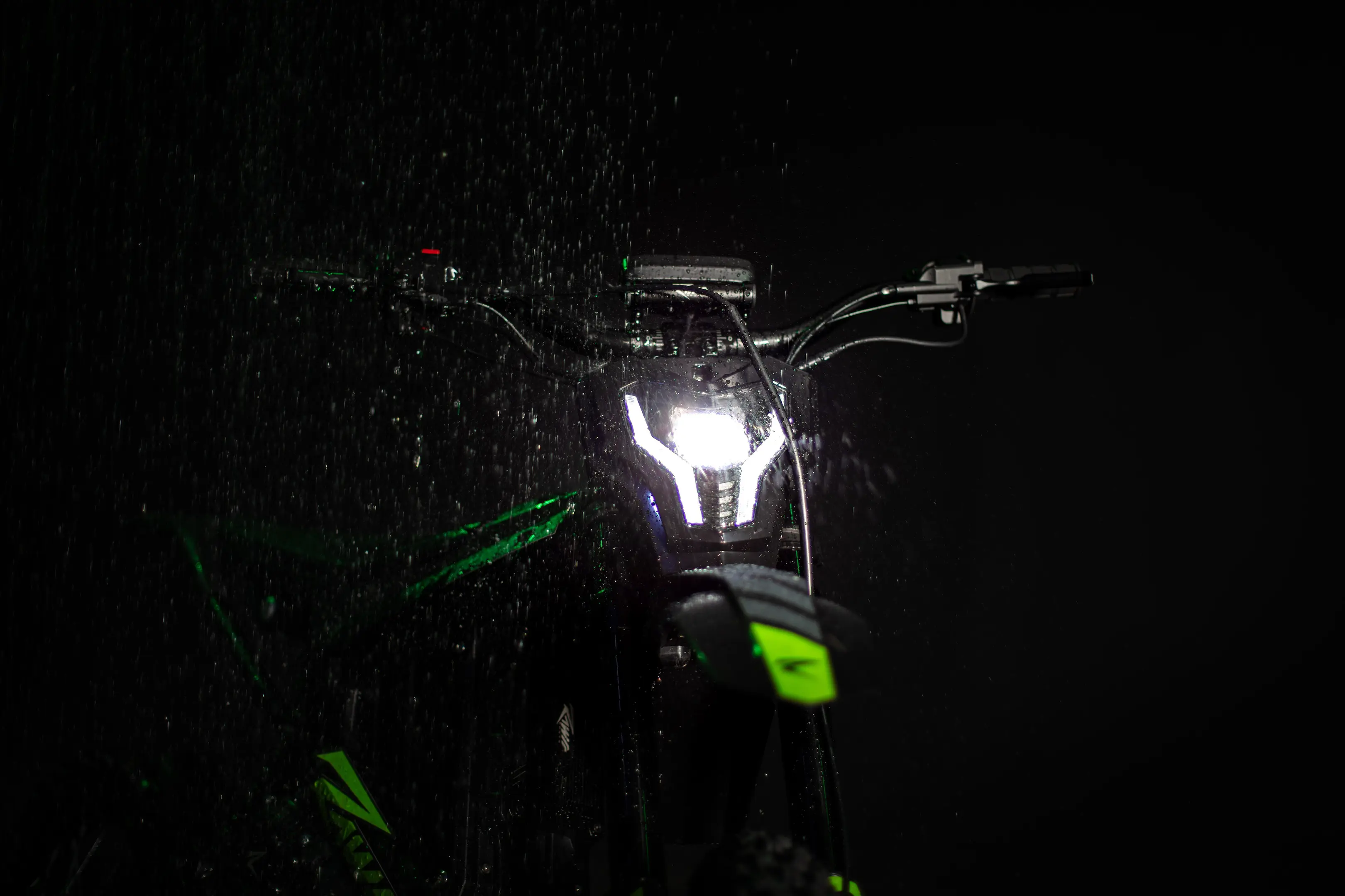 Rawrr Mantis X 72V Electric Dirt Bike - Image 10