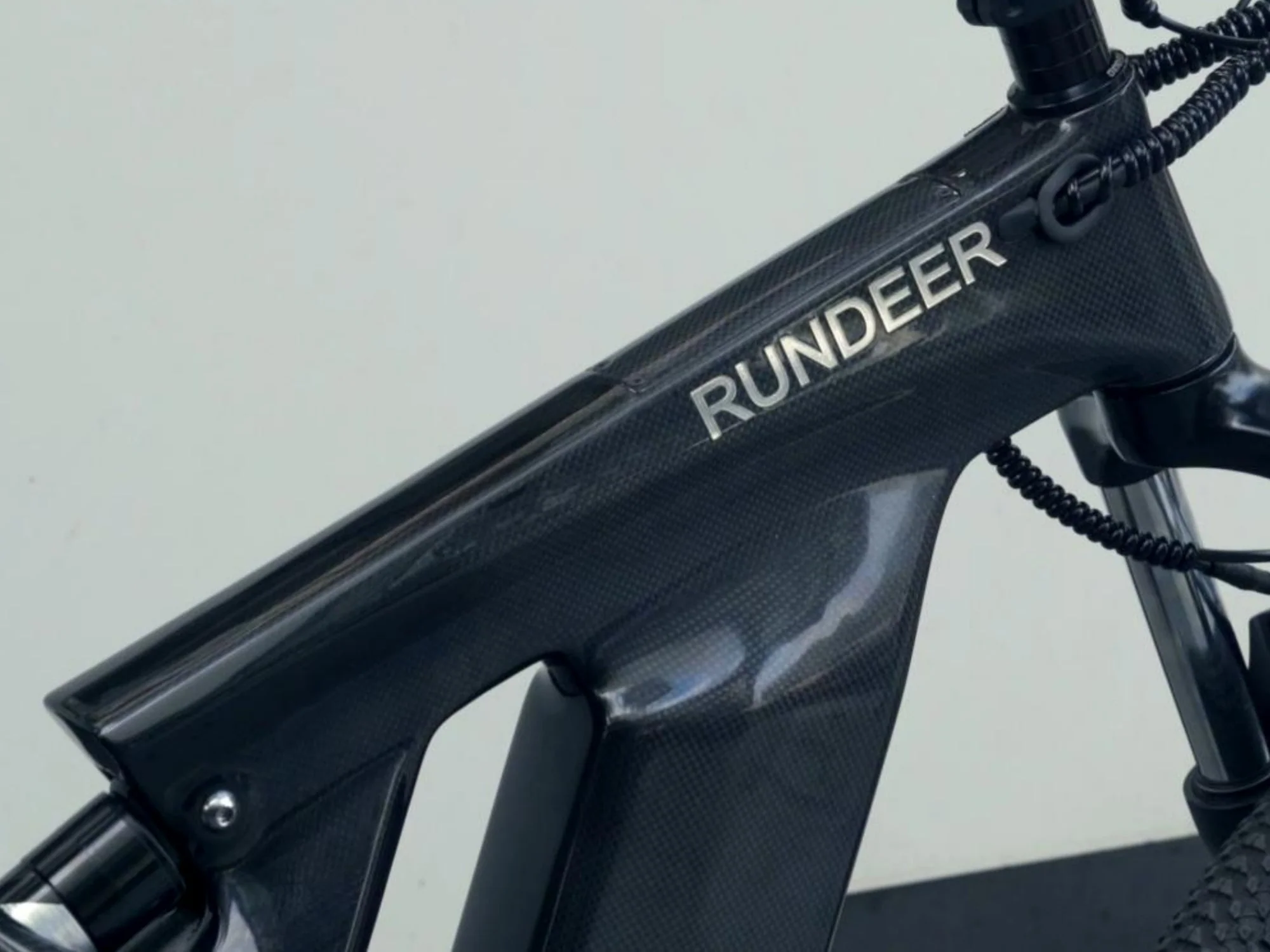 Rundeer Starry Sky 3K Carbon Fiber Electric Bike - Image 3