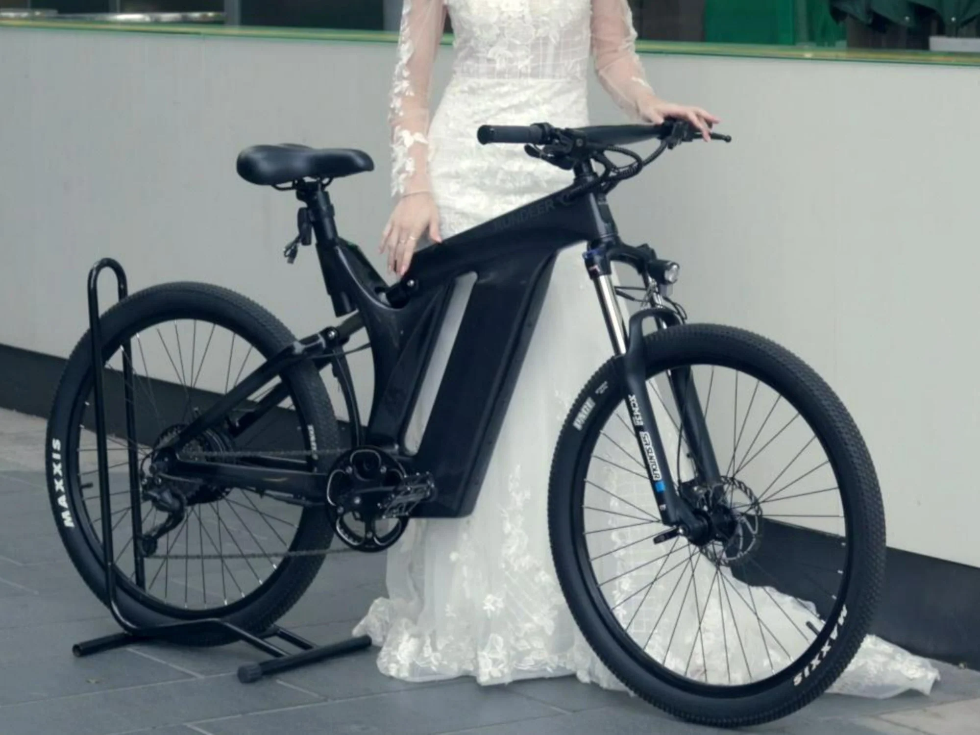 Rundeer Starry Sky 3K Carbon Fiber Electric Bike - Image 5