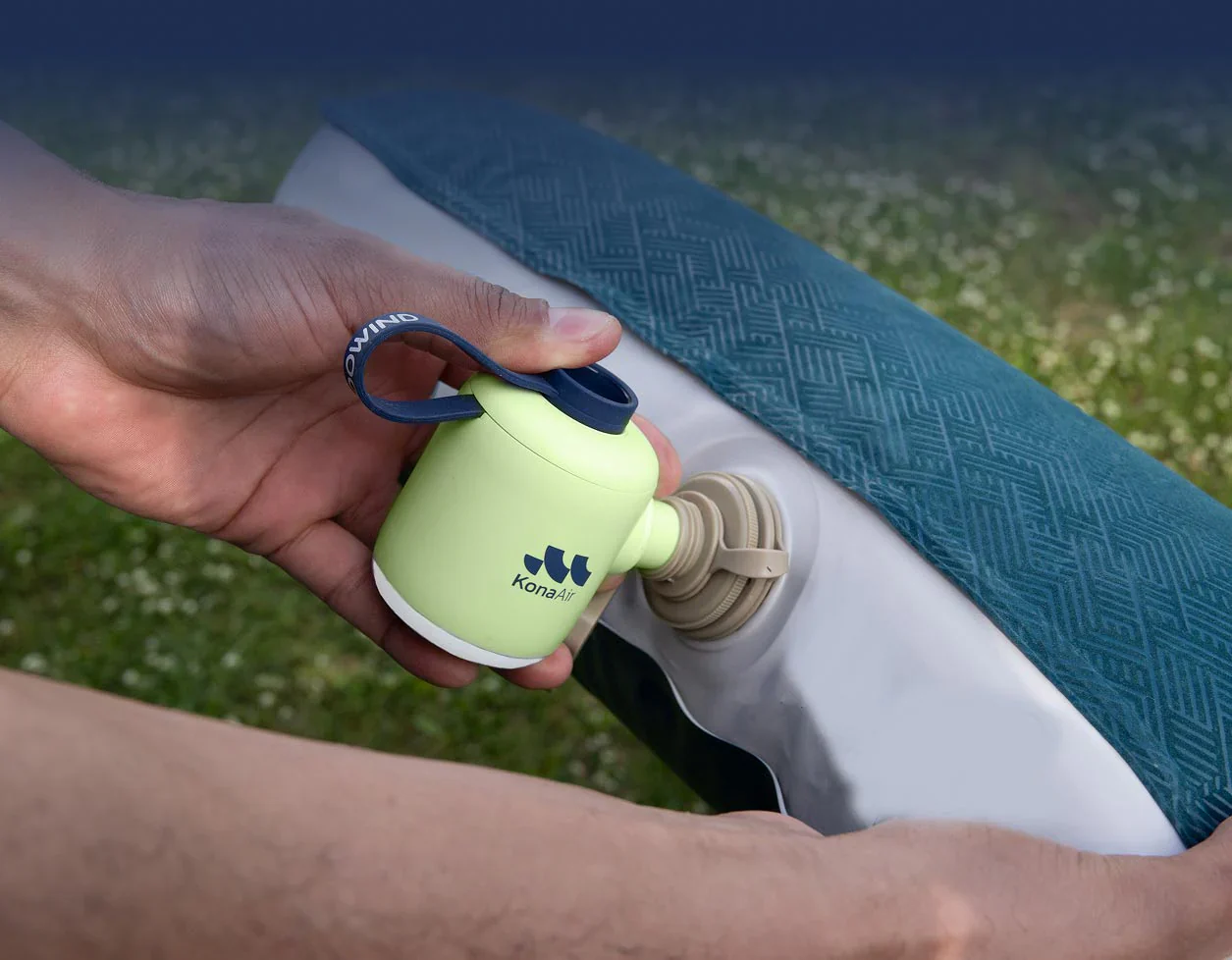 Woowind Kona Air Mini Mattress Pump With Camping Lamp - Image 3